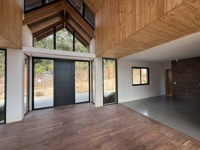 #124 - Casa para Venda em Campos do Jordão - SP